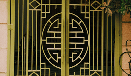 IronWorks Moldova – Porți Garduri Articole Fier. IronWorks Moldova - categoria porti din fier. Porțile din fier forjat IronWorks, combină siguranța cu designul sofisticat pentru a obține intrări elegante.