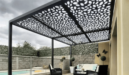 IronWorks Moldova – Porți Garduri Articole Fier. IronWorks Moldova - categoria copertine din fier. Copertină IronWorks din fier forjat, care combină protecția împotriva intemperiilor cu un design estetic și durabil.