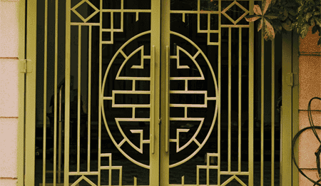 IronWorks Молдова – Ворота, Заборы, Изделия из железа. IronWorks Moldova – категория ворот из железа. Ворота из кованого железа IronWorks сочетают безопасность с изысканным дизайном, создавая элегантные входы.